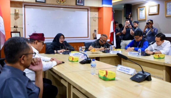 Bupati Banyuwangi bersama Stakeholder Penyeberangan Rakor Solusi Kemacetan Ketapang