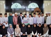 Bupati Solok Lepas Mahasiswa ke Timur Tengah dan Serahkan Reward Umroh ASN Terbaik