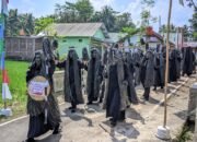 Pasukan Mak Lampir Turun Ikut Karnaval di Desa Kertayasa Banjarnegara