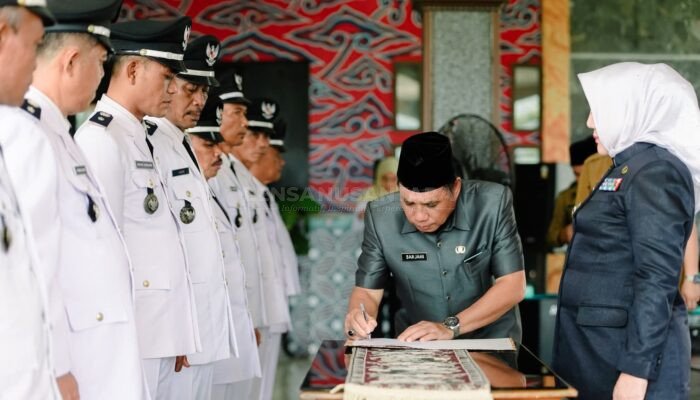 Bupati Musi Rawas Kukuhkan Perpanjangan Jabatan 13 Kepala Desa