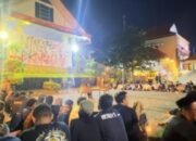 Mahasiswa Gelar Aksi di DPRD Rembang, Tabur Bunga di Depan Foto-foto Korban