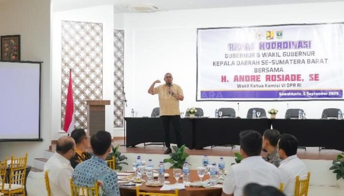 Bupati Solok Ikuti Rapat Koordinasi Gubernur  dan Wagub Sumbar bersama Kepala Daerah se-Sumbar dan Wakil Ketua Komisi VI DPR RI