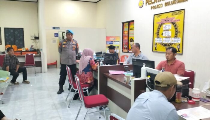 Kasi Propam Polres Bulukumba Lakukan Pengawasan Layanan SKCK hingga Larut Malam