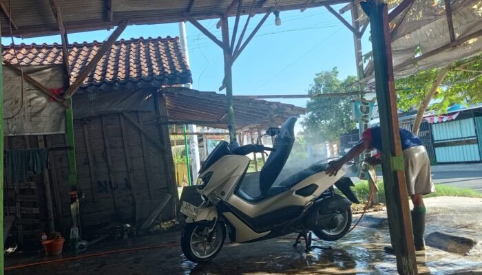 Musim Kemarau di Rembang, Jasa Cuci Motor Banjir Pelanggan