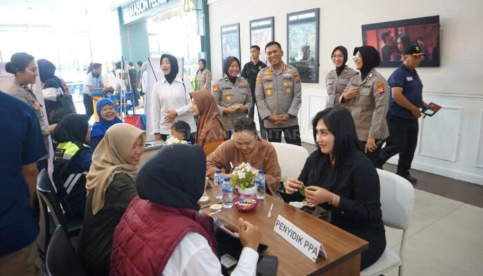 Polwan Polresta Sidoarjo Gelar Kampanye “Berani Bicara, Selamatkan Sesama” di Lippo Plaza