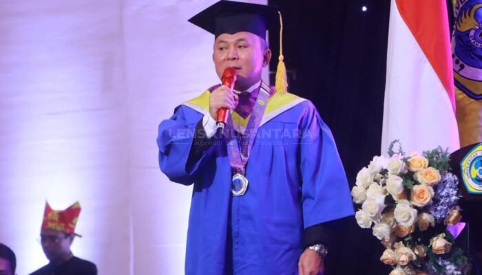 Wamen HAM Mugiyanto Raih Gelar Magister di Unitomo, Teladan Akuntabilitas dan Komitmen Pendidikan