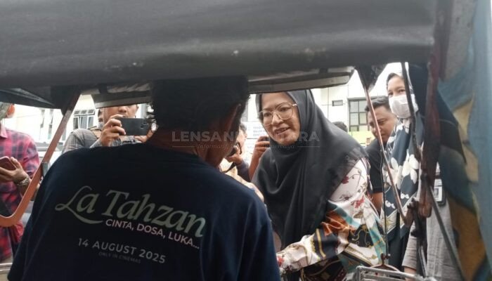 ‎Peringati HUT RSUD Hj Anna Lasmana ke-85, Bupati Banjarnegara Bagi Ratusan Paket Sembako