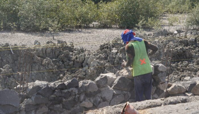 Pemkab Sidoarjo Kebut Betonisasi Ruas Jalan Kalanganyar–Segorotambak, Target Rampung Desember 2025