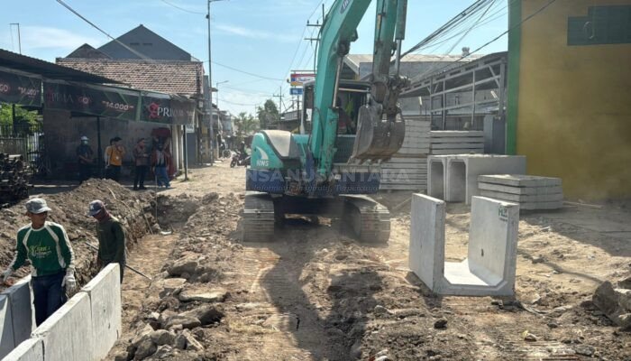 Jalan Kureksari–Kepuhkiriman Sidoarjo Diperkuat Beton, Warga Waru Bernapas Lega