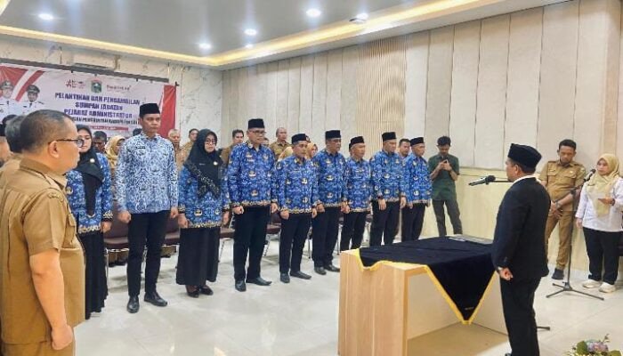 Pelantikan dan Pengambilan Sumpah Jabatan Pejabat Administrator di Lingkungan Pemkab Solok