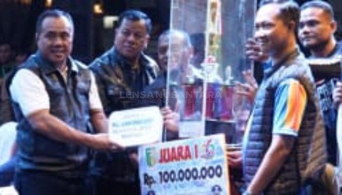 Jalur Alam Cahayo Tuan Nagoghi Juara Pacu Jalur HUT Kuansing ke -26
