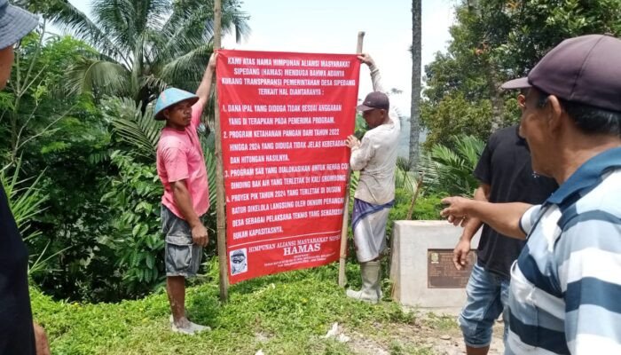 Puluhan Warga Desa Sipedang Banjarnegara, Menuntut Transparansi Anggaran, Bagong: Ada Empat Poin‎