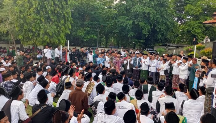 Kecewa Atas Tayangan Trans 7, Ketua DPRD dan Bupati Rembang Temui Kiai dan Santri