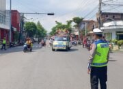 Puluhan Orang Tua Abadikan Momen Anak Ikuti Pawai HSN 2025 di Rembang