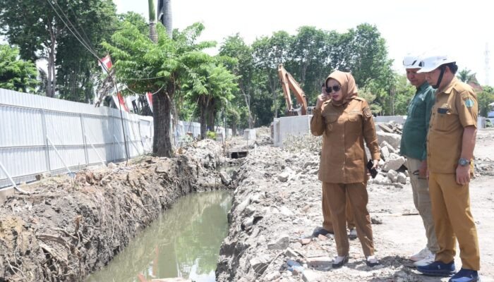Revitalisasi Alun-alun Sidoarjo Digenjot, Wabup Mimik Idayana Sidak dan Ingatkan Progres Kerja