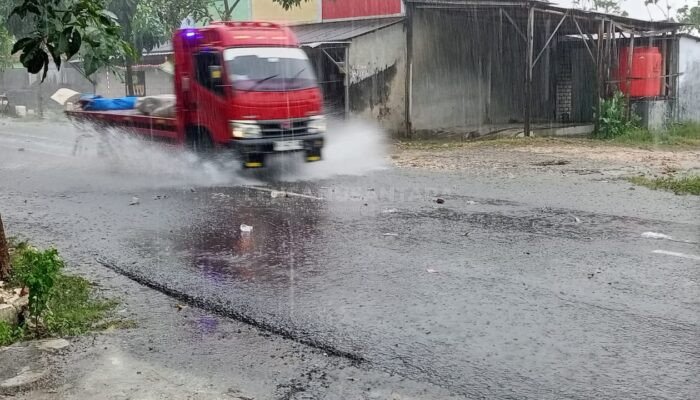 Hujan Deras, Sejumlah Ruas Jalan di Kecamatan Rembang Tergenang Air