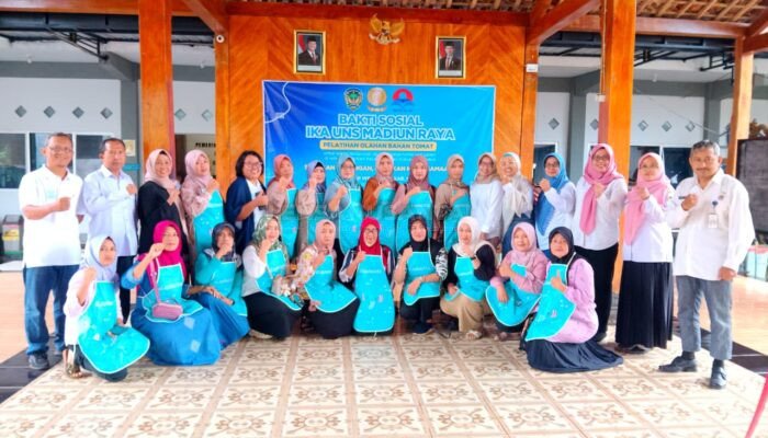 Pelatihan Olahan Tomat di Desa Kare Madiun, IKA UNS dan Pemdes Dorong UMKM Petani Naik Kelas