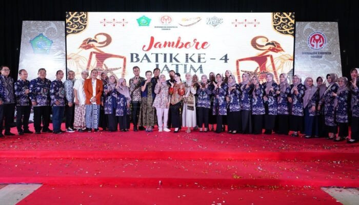 Dorong Produk Lokal Naik Kelas dan Berdaya Saing, Bupati Sidoarjo Kukuhkan Pengurus Dekranasda 2025–2030