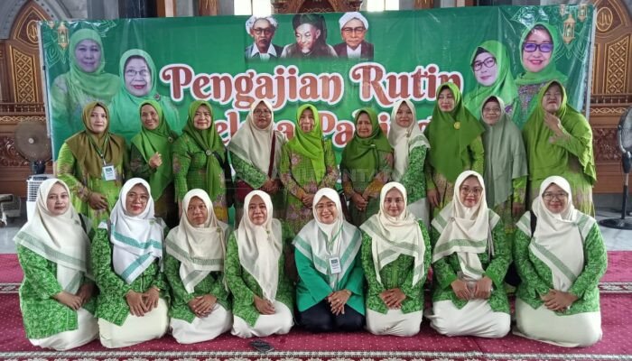 Pengajian Rutin Selasa Pahing PAC Muslimat NU Jombang Kota Penuhi Masjid Agung Baitul Mukminin