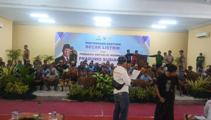 Bantuan dari Presiden Prabowo 100 Unit Becak Listrik di Rembang Dibagikan