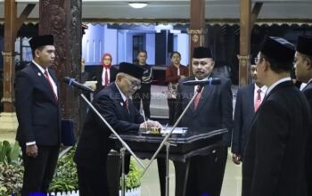 Delapan Pejabat Baru Resmi Dilantik, Bupati Rijanto Dorong Birokrasi Lebih Gesit