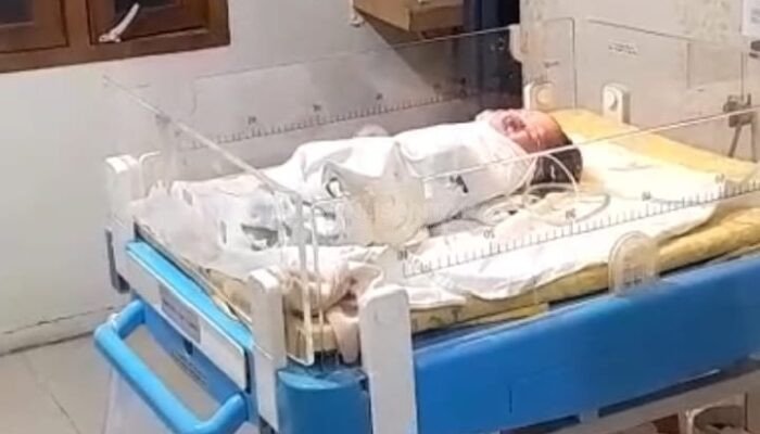 Dibungkus Kantong Plastik, Seorang Bayi Ditemukan di Tepi Laut Rembang