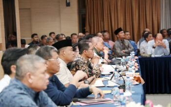 𝗔𝗺𝘀𝗮𝗸𝗮𝗿–𝗟𝗶 𝗖𝗹𝗮𝘂𝗱𝗶𝗮 𝗚𝗲𝗹𝗮𝗿 𝗥𝗮𝗽𝗮𝘁 𝗠𝗮𝗹𝗮𝗺, 𝗠𝗮𝘁𝗮𝗻𝗴𝗸𝗮𝗻 𝗟𝗮𝗻𝗴𝗸𝗮𝗵 𝗖𝗲𝗽𝗮𝘁 𝗔𝘁𝗮𝘀𝗶 𝗗𝗮𝗿𝘂𝗿𝗮𝘁 𝗦𝗮𝗺𝗽𝗮𝗵 𝗱𝗶 𝗕𝗮𝘁𝗮𝗺