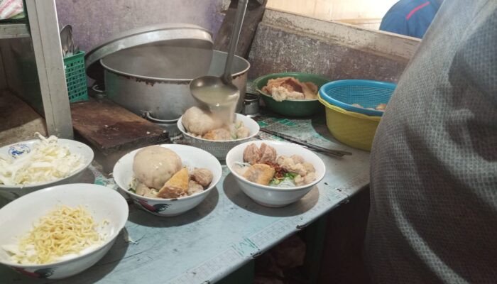 Berwisata ke KJB Rembang, Wajib Coba Bakso Urat Raja Rasa