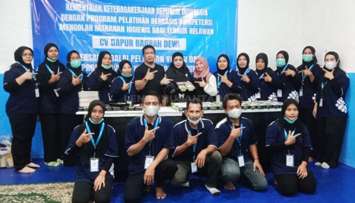 Penjamah Makanan Dapur MBG di Proppo Pamekasan Peroleh Sertifikat Higienitas