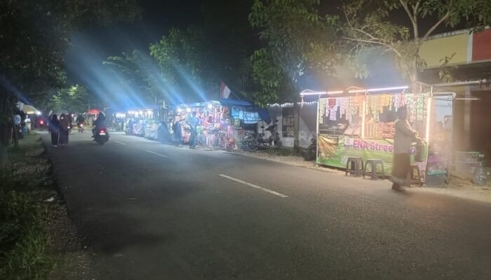 Fenomena Pedagang Berjejer di Pengajian Akbar Gus Iqdam di Rembang