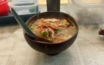 Cicipi Nikmatnya Soto Bathok Mas Ipung di Rembang