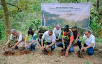Yayasan AHM Kolaborasi dengan Masyarakat Pekalongan Lestarikan Satwa Owa Jawa
