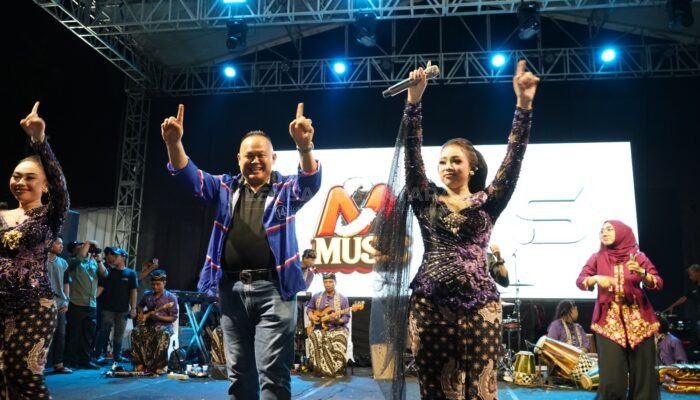 Agung Mulyono dan Disbudpar Jatim Kolaborasi Gelar Campursari Mayangkara di Banyuwangi