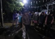 Gus Fawait Tinjau Lokasi Banjir Jember Hingga Sambil Distribusikan Sembako