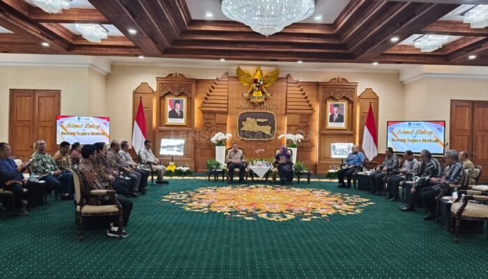 DJP Jawa Timur Perkuat Sinergi dengan Gubernur Khofifah, Bahas Pajak Daerah hingga Aktivasi Coretax