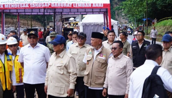 Presiden Prabowo Tinjau Lembah Anai, Tegaskan Komitmen Bantu Penanganan Bencana di Tanah Datar