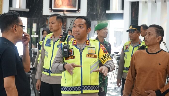 Kapolres Tegal Pimpin Pengecekan Sterilisasi Gereja Pastikan Keamanan Perayaan Nataru