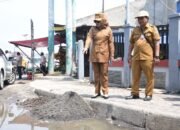 Wabup Sidoarjo Pantau Langsung Satgas Jalan PUBMSDA Tangani Jalan Rusak di Musim Hujan