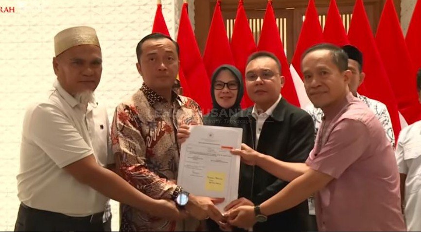 Presiden Prabowo Resmi Berikan Rehabilitasi Kepada Dua Guru di Kabupaten Luwu Utara