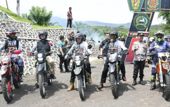 Bupati Bondowoso Abd Hamid Wahid,