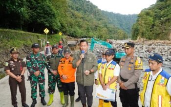AHY Cek Normalisasi Sungai dan Perbaikan Jalan Lembah Anai, Mobilitas Sumbar Diharapkan Pulih dalam Dua Minggu
