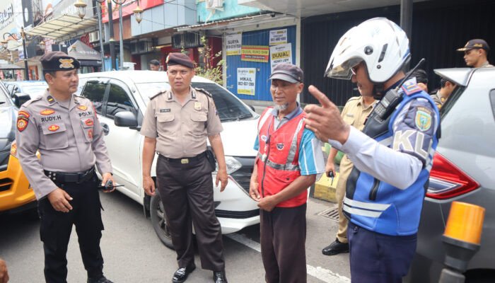Polres Madiun Kota Tertibkan Tarif Parkir Liar Usai Viral Parkir Rp10 Ribu Saat Malam Tahun Baru