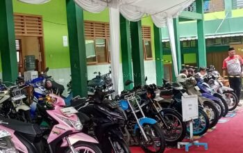 65 Motor Ramaikan Kontes Modifikasi Motor, di SMK Annuroniyah Sulang