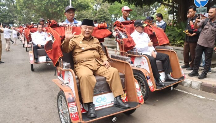 Pemkab Malang Salurkan 200 Unit Becak Listrik Kepada Pembecak Lansia