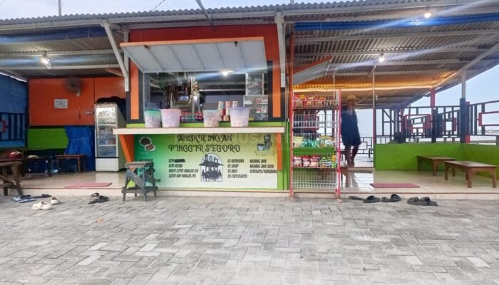 Wajib Dicoba, Nikmati Suasana Senja di Angkringan Pinggir Segoro Rembang