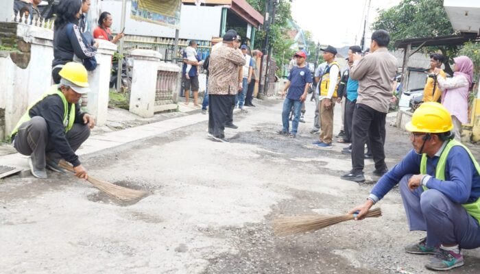 Bupati Subandi Tancap Gas Perbaiki Jalan Rusak di Lima Kecamatan