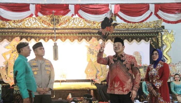 Ribuan Warga Padati Pendopo Delta Wibawa, Wayang Kulit “Semar Mbangun Kayangan” Warnai Puncak Harjasda ke-167 Sidoarjo