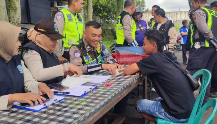 Tim Gabungan Satlantas Polres Jember Cek Pajak Kendaraan dalam Operasi Keselamatan Semeru 2026