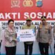 ‎Kapolri dan Ketua Komisi IV DPR RI Salurkan Bantuan 16 Truk Logistik bagi Korban Bencana di Tapanuli Tengah‎