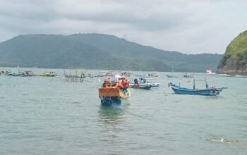 Operasi SAR Hari Kedua di Ambulu Jember Terkendala Ombak, Dua Korban Hilang Belum Ditemukan